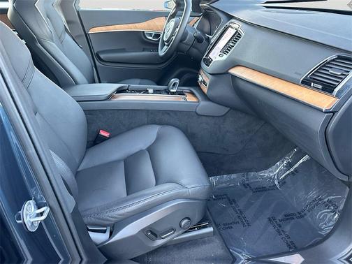 2024 Volvo XC90 Recharge Plug-In Hybrid T8 Plus Bright Theme 7-Seater