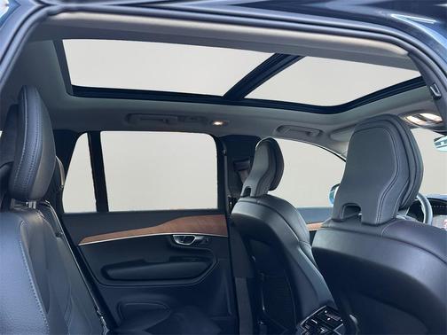 2024 Volvo XC90 Recharge Plug-In Hybrid T8 Plus Bright Theme 7-Seater