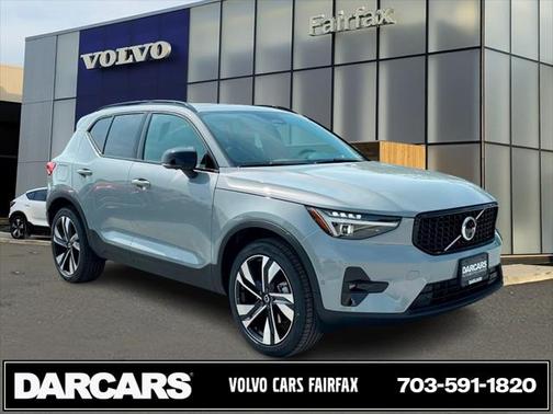 2025 Volvo XC40 B5 Plus Dark Theme