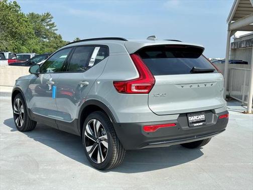 2025 Volvo XC40 B5 Plus Dark Theme