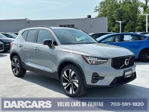 2025 Volvo XC40 B5 Plus Dark Theme
