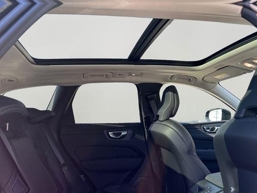 Onyx Black Metallic 2026 Volvo XC60 Plug-In Hybrid Ultra, T8 AWD Electric/Gasoline, Dark