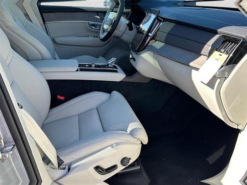 2026 Volvo XC90 B6 Ultra Dark Theme 7-Seater
