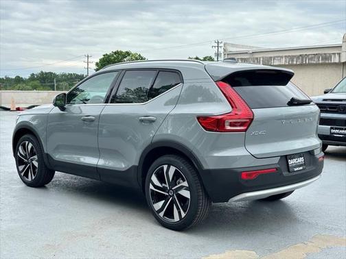 2025 Volvo XC40 B5 Ultra Bright Theme