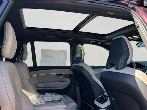 2026 Volvo XC90 B6 Ultra Dark Theme 6-Seater