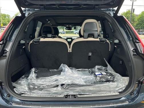 2025 Volvo XC90 Plug-In Hybrid T8 Plus 6-Seater