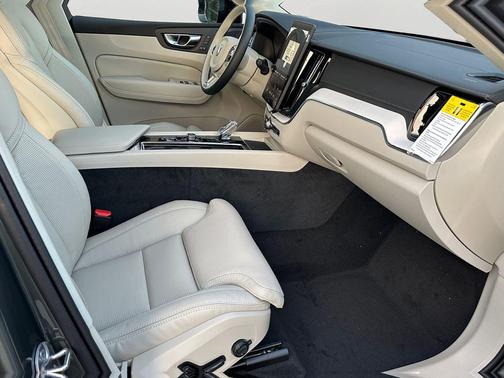 2026 Volvo XC60 B5 Ultra