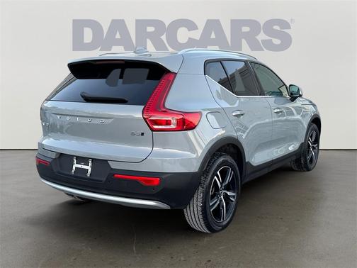 2025 Volvo XC40 B5 Core Bright Theme