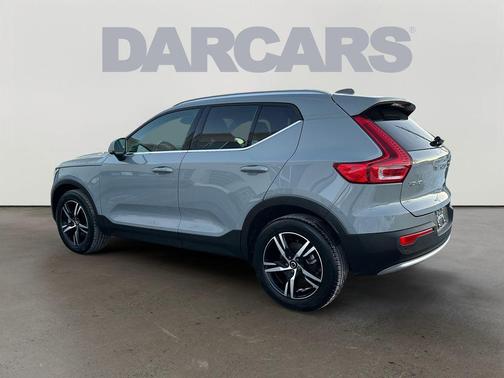 2025 Volvo XC40 B5 Core Bright Theme