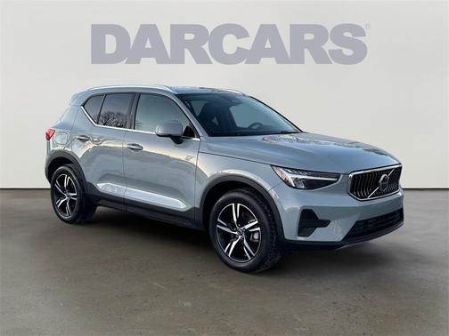 2025 Volvo XC40 B5 Core Bright Theme