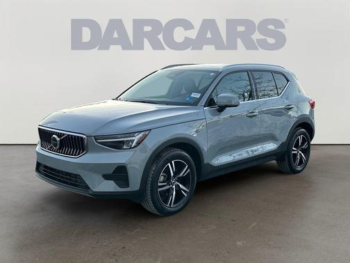 2025 Volvo XC40 B5 Core Bright Theme