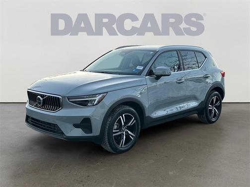 2025 Volvo XC40 B5 Core Bright Theme