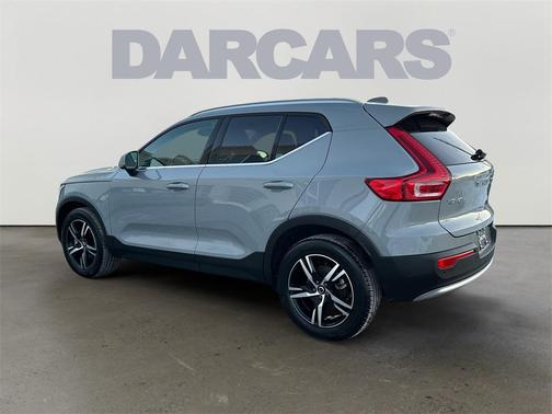 2025 Volvo XC40 B5 Core Bright Theme