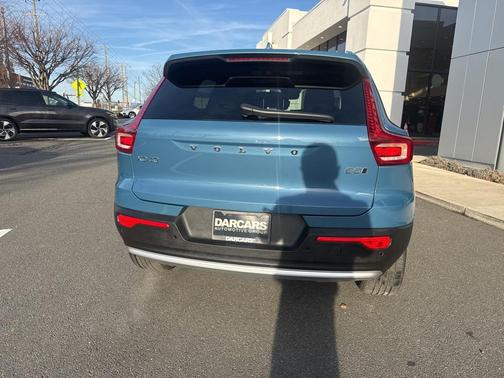 2025 Volvo XC40 B5 Plus Bright Theme