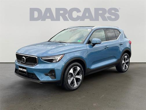 2025 Volvo XC40 B5 Plus Bright Theme