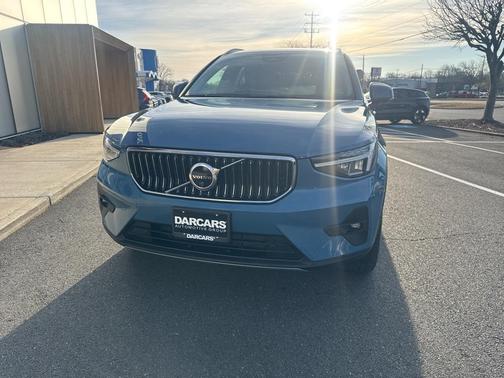 2025 Volvo XC40 B5 Plus Bright Theme