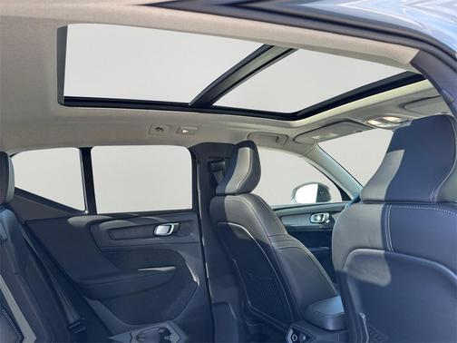 2026 Volvo XC40 B5 Plus