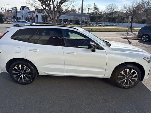 2025 Volvo XC60 B5 Plus