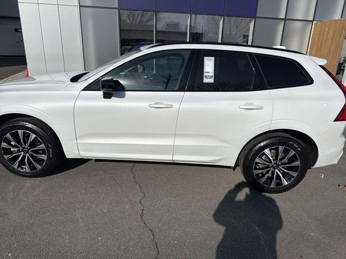 2025 Volvo XC60 B5 Plus