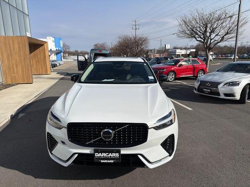 2025 Volvo XC60 B5 Plus