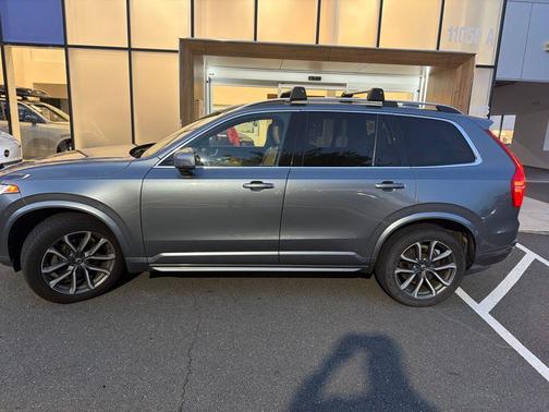 Gray Metallic 2017 Volvo XC90 T6 Momentum