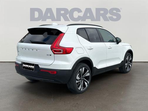 2026 Volvo XC40 Ultra, B5 AWD Gas (mild hybrid), Dark