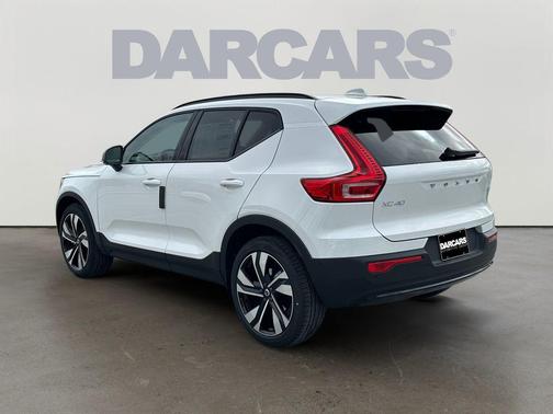 2026 Volvo XC40 Ultra, B5 AWD Gas (mild hybrid), Dark
