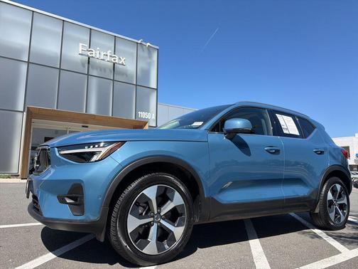 Fjord Blue Metallic 2025 Volvo XC40 B5 Plus Bright Theme