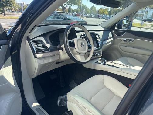 2023 Volvo XC90 Recharge Plug-In Hybrid T8 Plus 6-Seater
