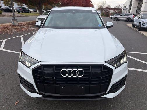 Glacier White Metallic 2024 Audi Q7 55 Premium Plus