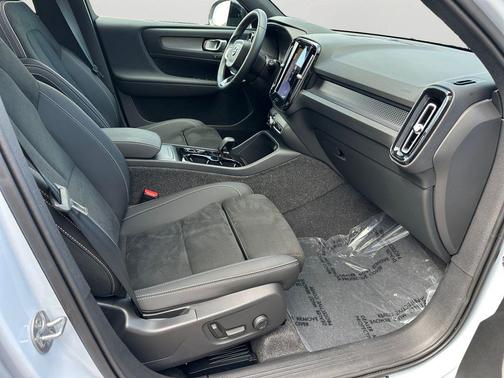 Cloud Blue 2025 Volvo XC40 B5 Plus Dark Theme