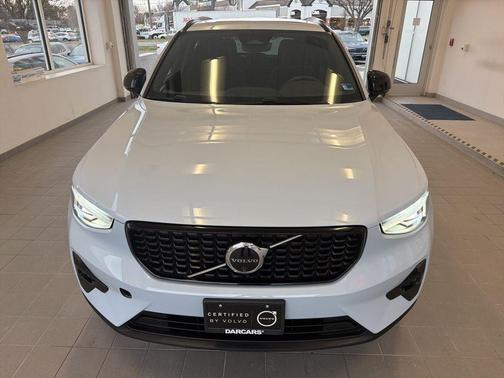 2025 Volvo XC40 B5 Plus Dark Theme