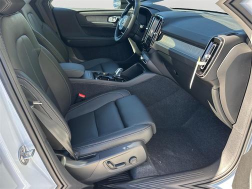 2026 Volvo XC40 B5 Plus