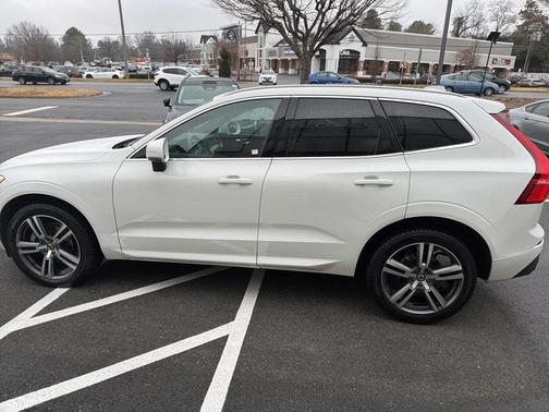 2020 Volvo XC60 T5 Momentum