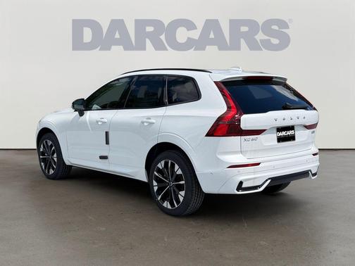Crystal White Metallic 2026 Volvo XC60 B5 Plus
