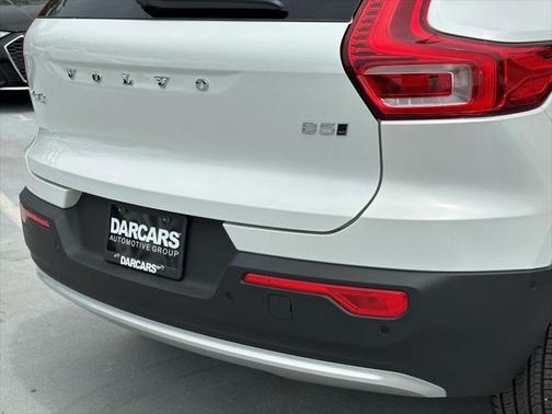 2025 Volvo XC40 B5 Ultra Bright Theme