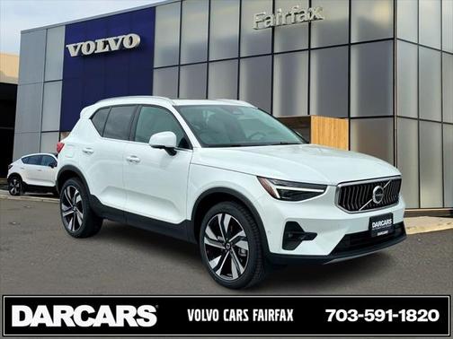 2025 Volvo XC40 B5 Ultra Bright Theme