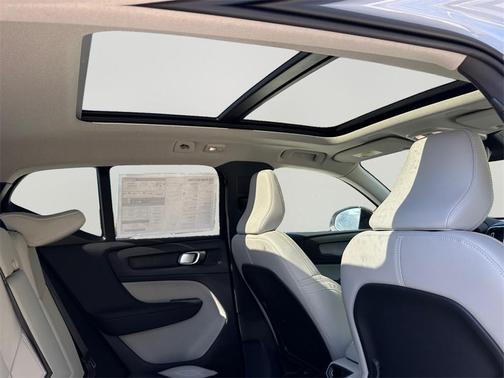 2026 Volvo XC40 B5 Ultra