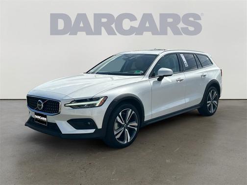 2024 Volvo V60 Cross Country B5 Plus