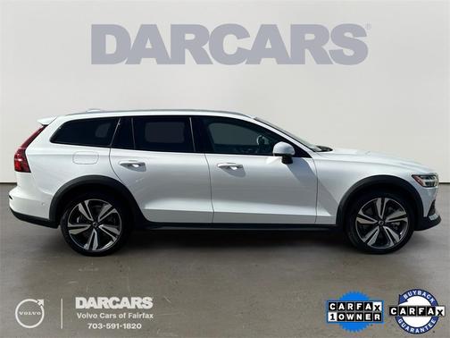 2024 Volvo V60 Cross Country B5 Plus