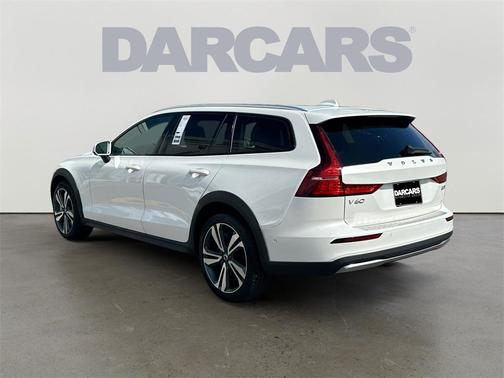 2024 Volvo V60 Cross Country B5 Plus