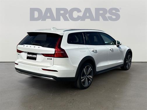 2024 Volvo V60 Cross Country B5 Plus
