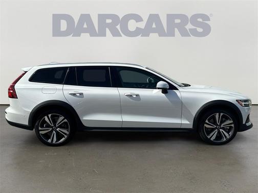 2024 Volvo V60 Cross Country B5 Plus