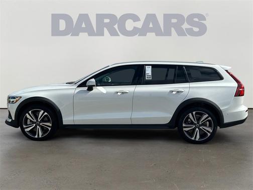 2024 Volvo V60 Cross Country B5 Plus