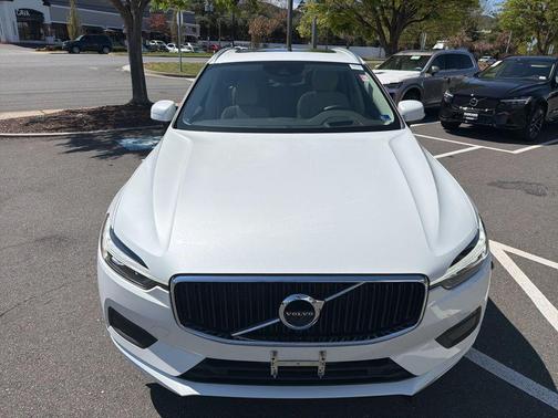 Crystal White Metallic 2021 Volvo XC60 T5 Momentum