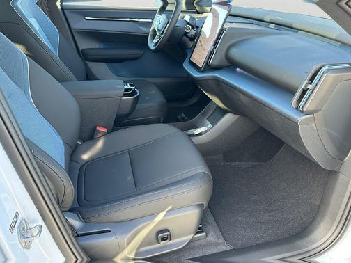 2026 Volvo EX30 Plus Twin Motor Performance, Fully electric