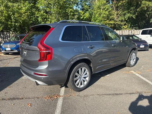 2018 Volvo XC90 T5 Momentum