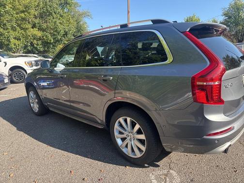 2018 Volvo XC90 T5 Momentum