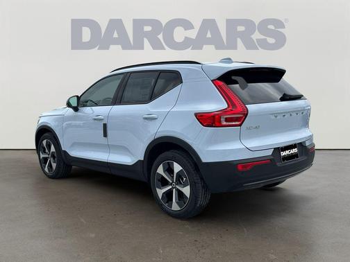 2026 Volvo XC40 Plus, B5 AWD Gas (mild hybrid), Dark