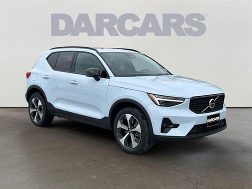 2026 Volvo XC40 Plus, B5 AWD Gas (mild hybrid), Dark